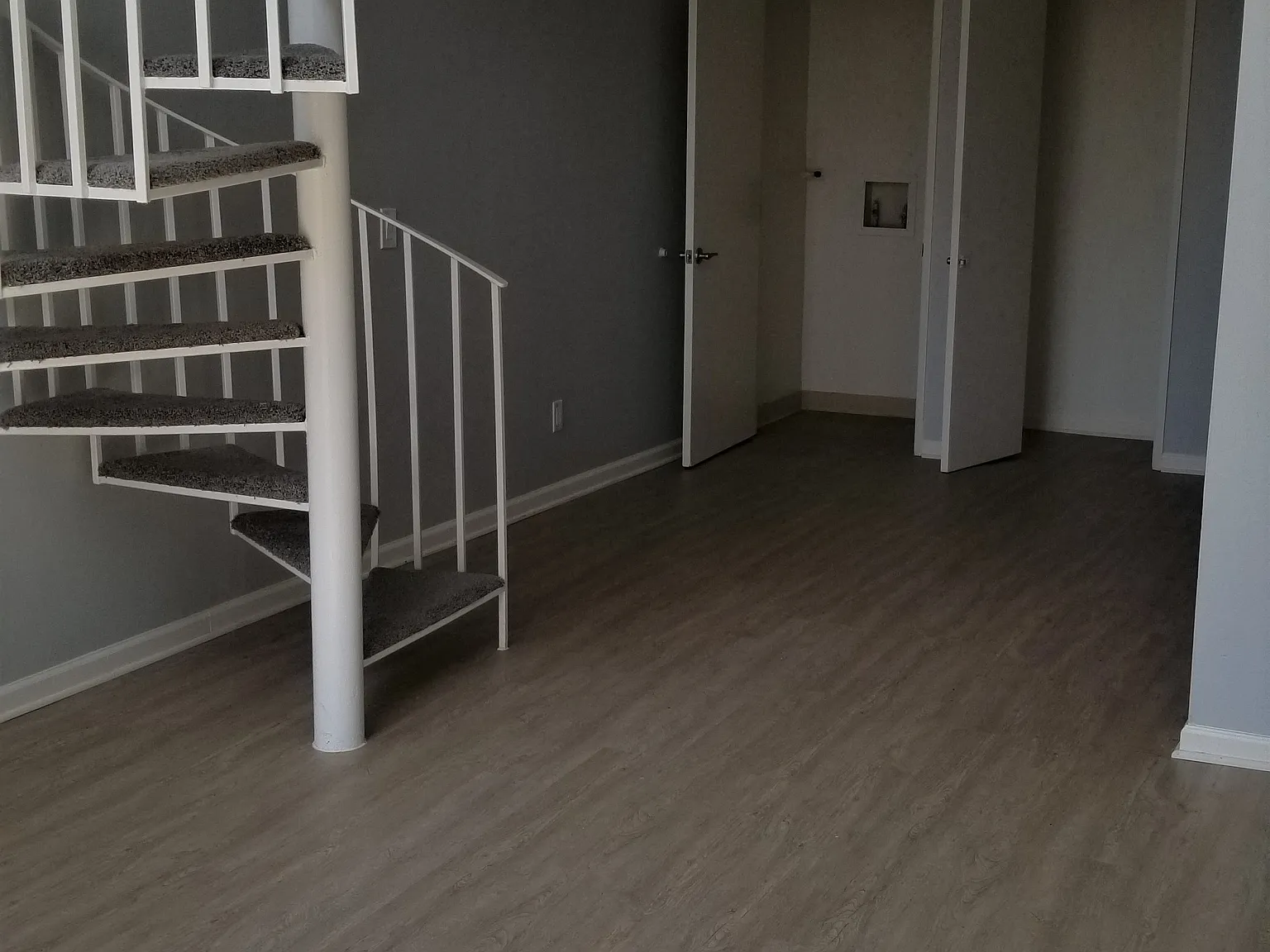 1375 Midvale Apartments — Photo 2