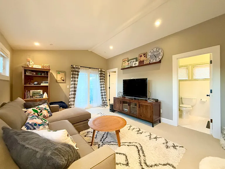 251 San Pedro Ave — Photo 36