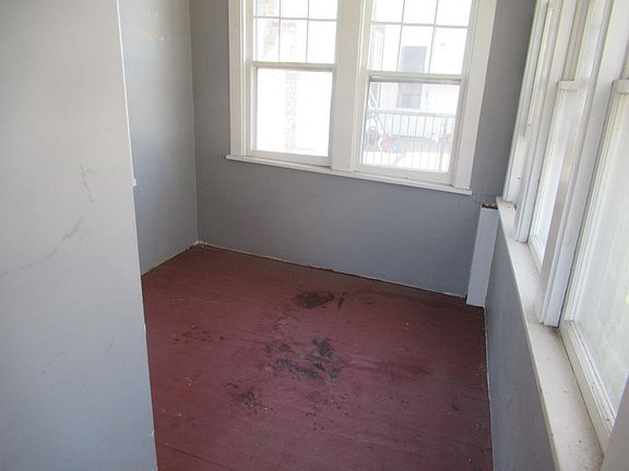 2nd image of 921 20th Ave SE