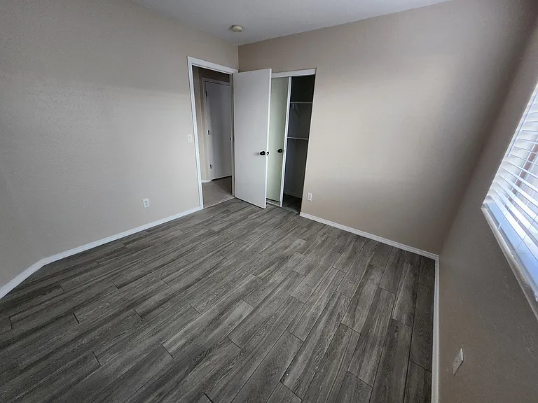 1512 E La Salle St — Photo 15