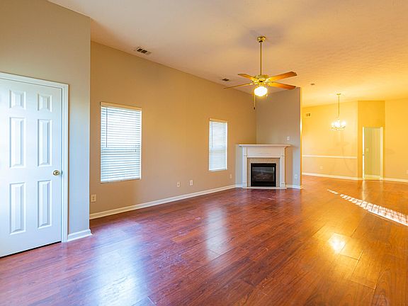 3rd image of 1700 New Orleans Way