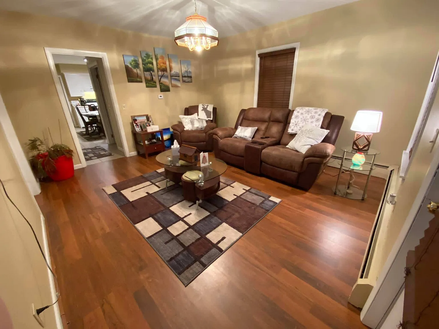 2 bed, 950 sqft, $2,085 — Photo 1