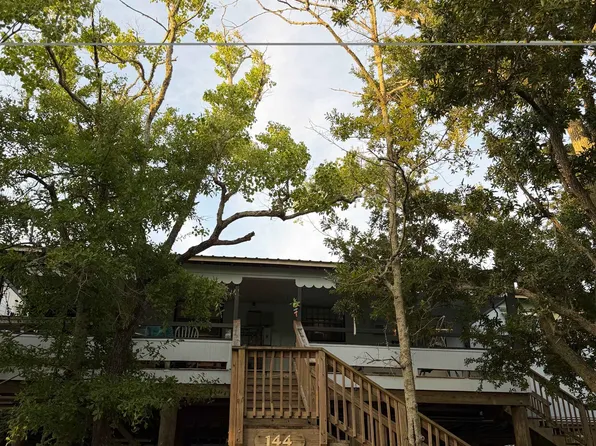 136 Cott Ln, Grand Isle, LA 70358