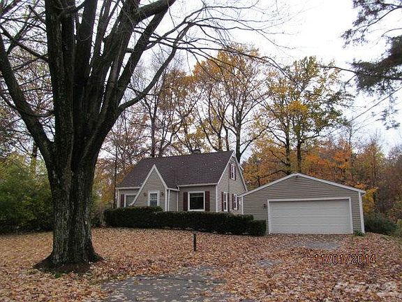 4442 Emmettext with shutters