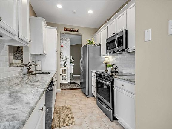 4th image of 22 Constantine Way