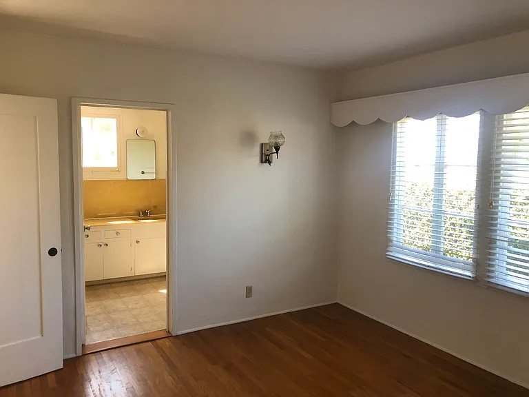 521 N Soledad St #A — Photo 10