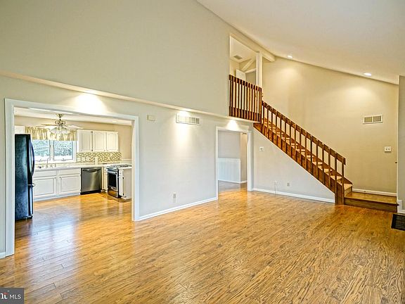 5th image of 6 Arnell Dr