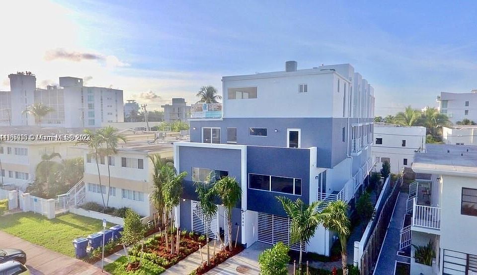 1st image of 1966 Biarritz Dr #2
