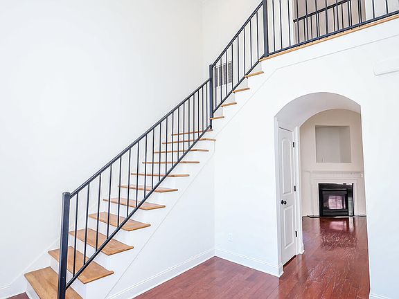2nd image of 202 Avalon Ln