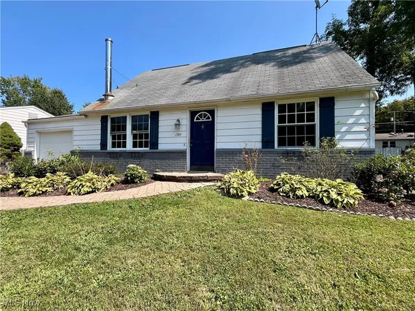 1747 Stirling Rd, Madison, OH 44057