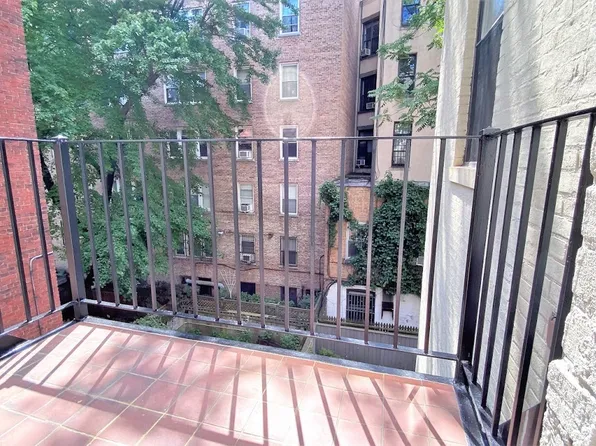 130 West 75th Street image 4 of 12