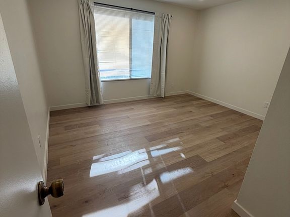 5th image of 4818 S Alder Dr