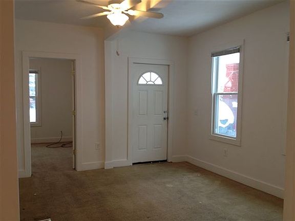 3rd image of 835 Davis Ave NW