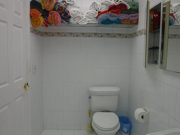 BATHROOM IN THE FRONT AREA