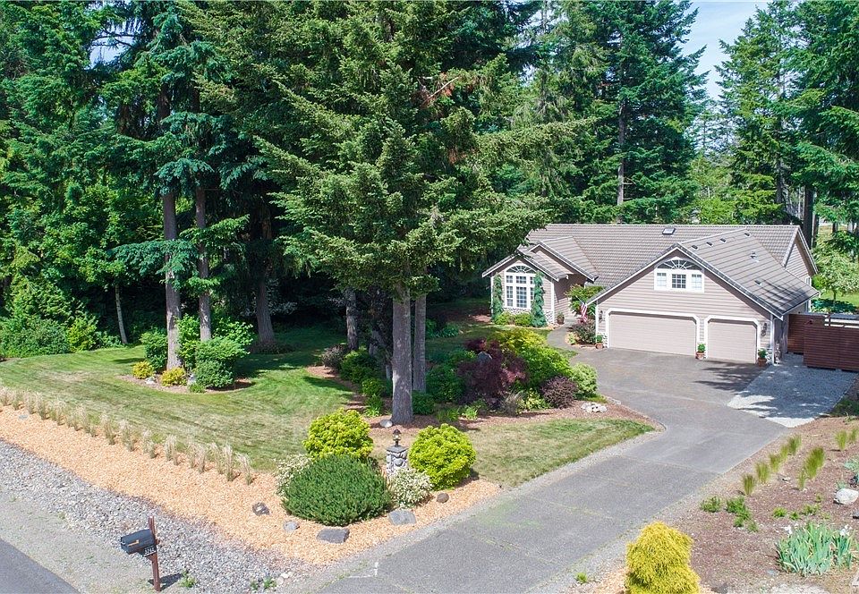 .85 acres to call home in Nisqually Highlands 