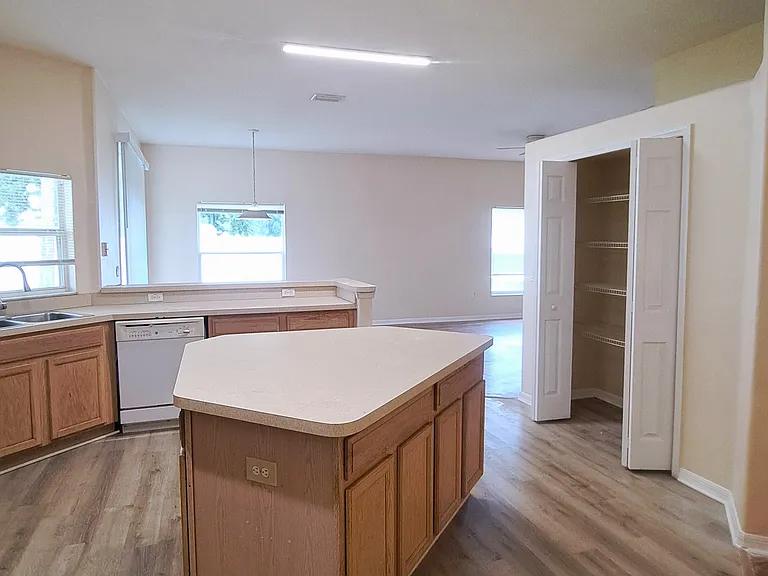 41 Rickenbacker Dr — Photo 12