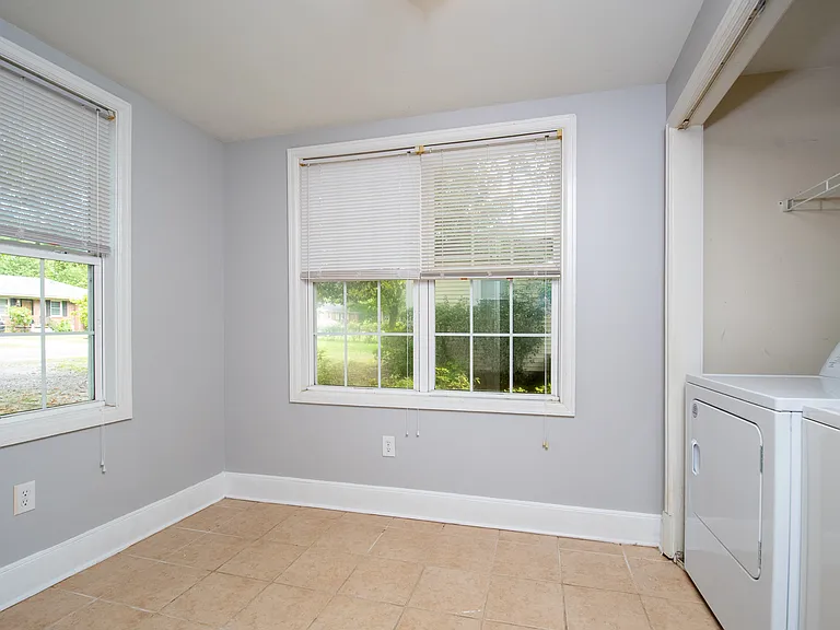 724 Pembroke Ave — Photo 12