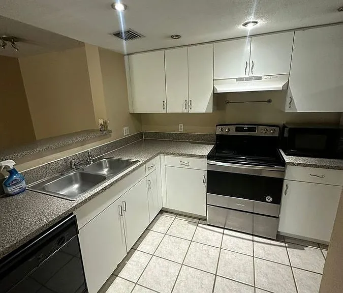 5035 Wiles Rd #203 — Photo 4
