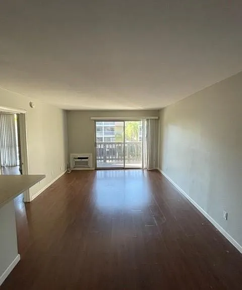 320 S Ardmore Ave #209 — Photo 6