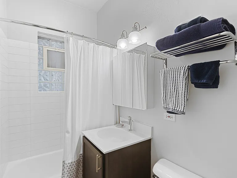 846 W Sheridan Rd #1 — Photo 8