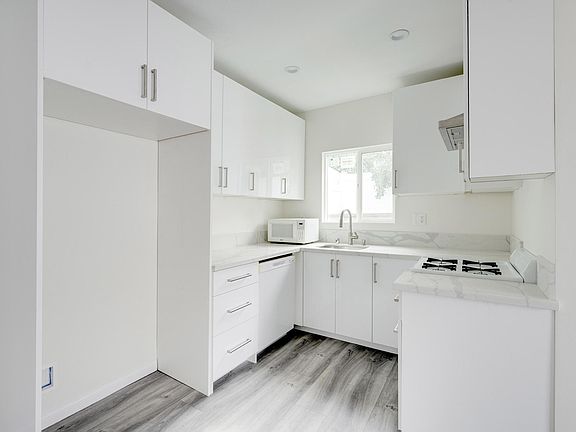 3rd image of 11058 Lemay St