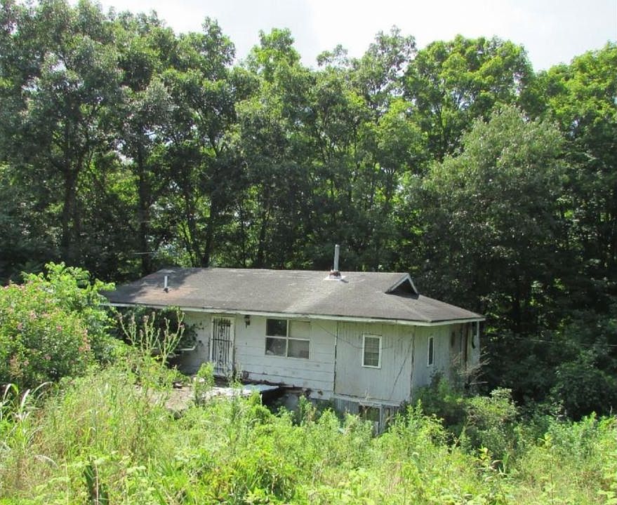 1st image of 21440 Cowan Dr