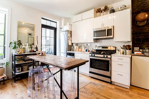 Rented by EXR | media 35