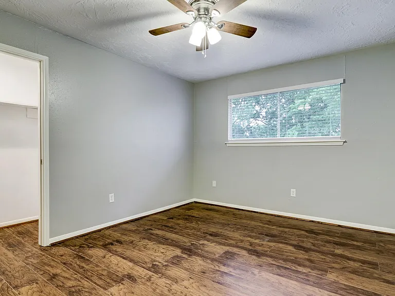12346 Huntington Venture Dr — Photo 25