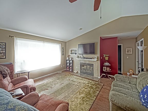 3rd image of 2014 Lake Dr SW