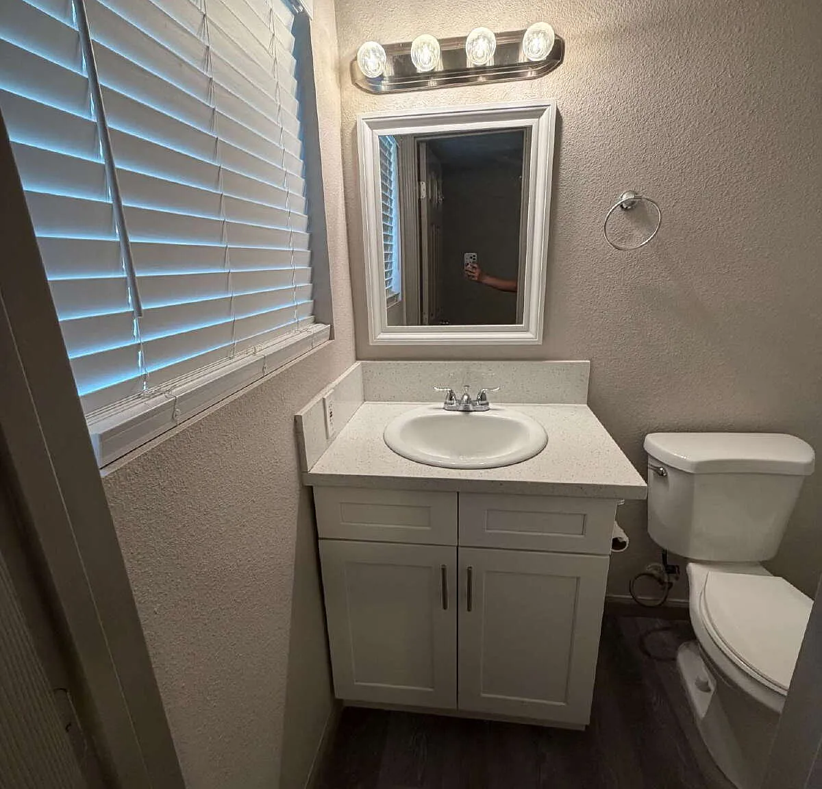 3 bed, 2.0 bath, 950 sqft, $1,800 — Photo 2