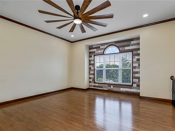 4th image of 716 Rock Creek Dr