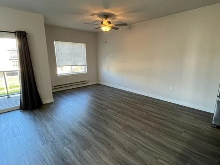 Cottage Grove Commons: 1400 N Windsor — Photo 15