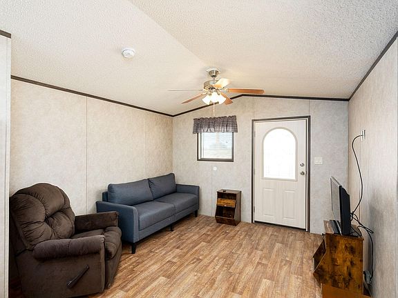 5th image of 461 Blossom Dr