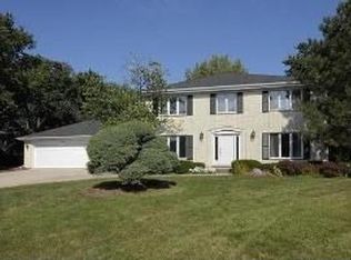 3908 Raintree Ln, Northbrook, IL 60062