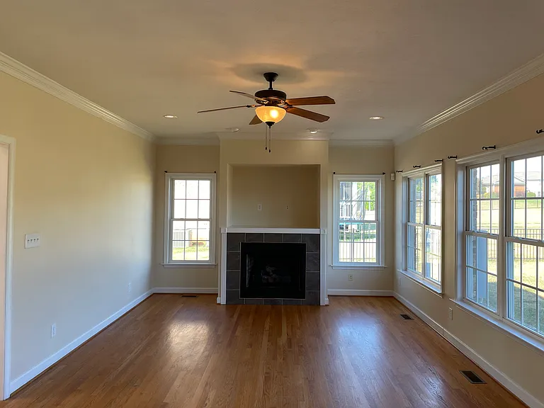 1184 Farmington Dr — Photo 5