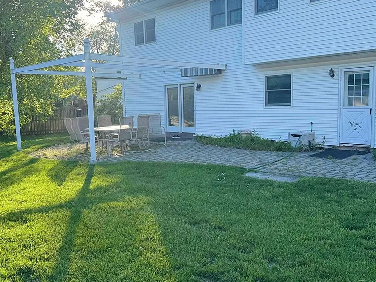 5 Timothy Ct — Photo 3