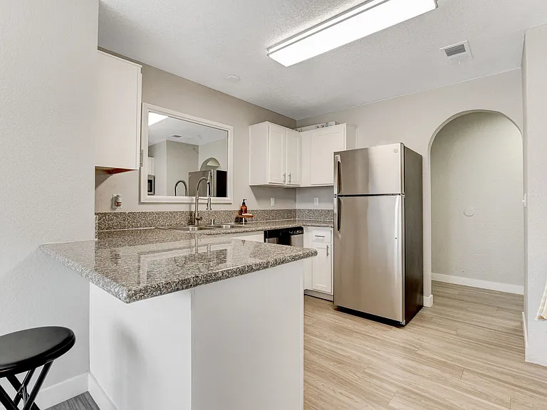Talesai Apartments — Photo 11
