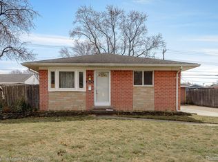 35675 Rolf St, Westland, MI 48186