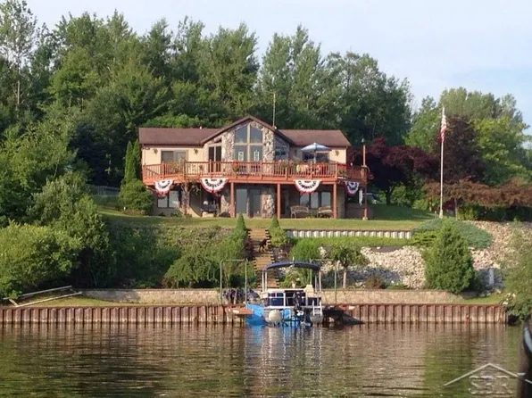 880 Sutherly Rd, Beaverton, MI 48612