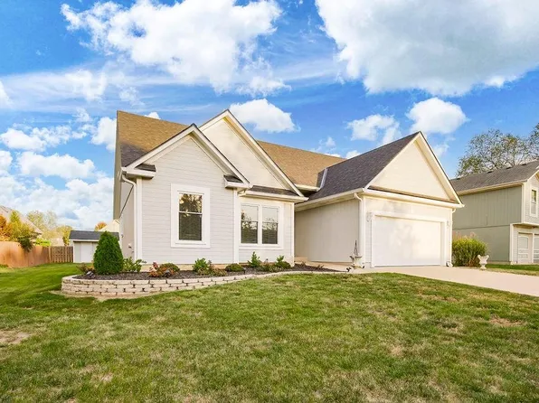 903 Rosewood Ct, Paola, KS 66071