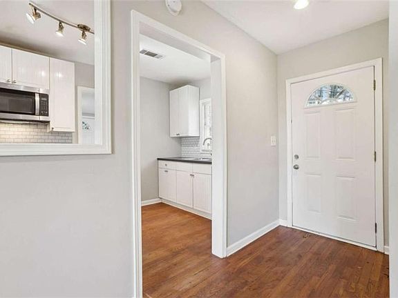 2nd image of 1840 Camellia Dr