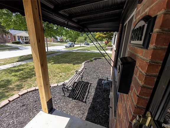 3rd image of 29824 Hathaway St