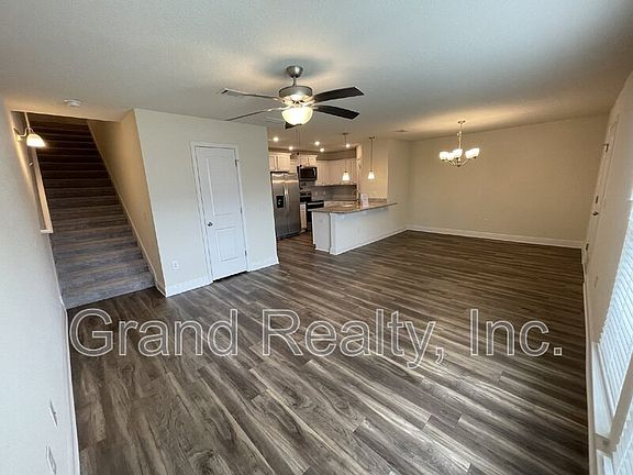 2nd image of 4401 Village Oak Ln