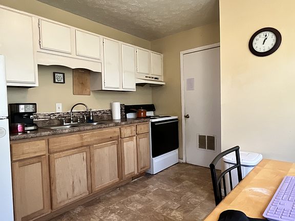 2nd image of 3555 Chesapeake Dr