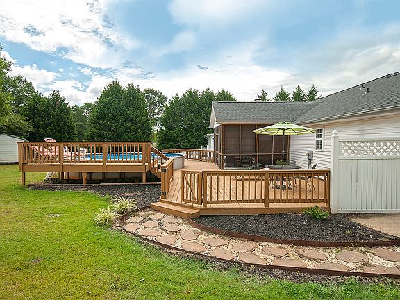 5th image of 603 Jameson Dr