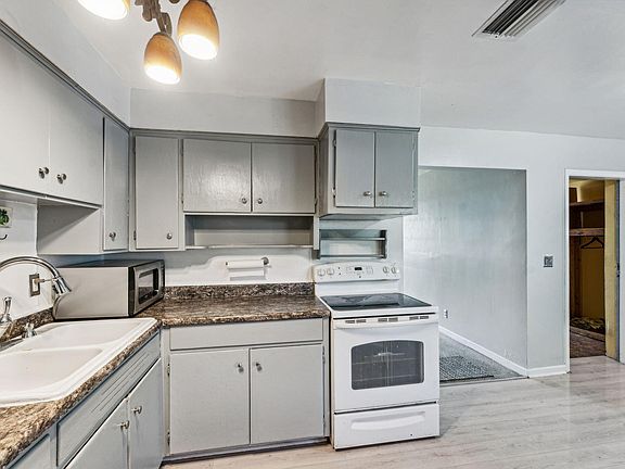 4th image of 615 W Perry Street