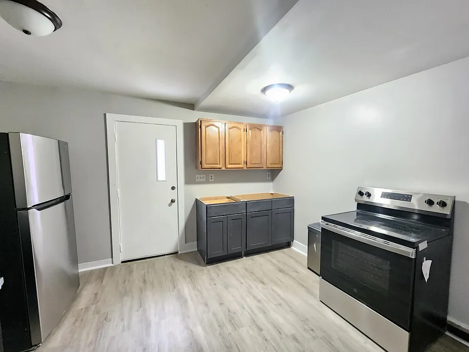 318 E Main St #1