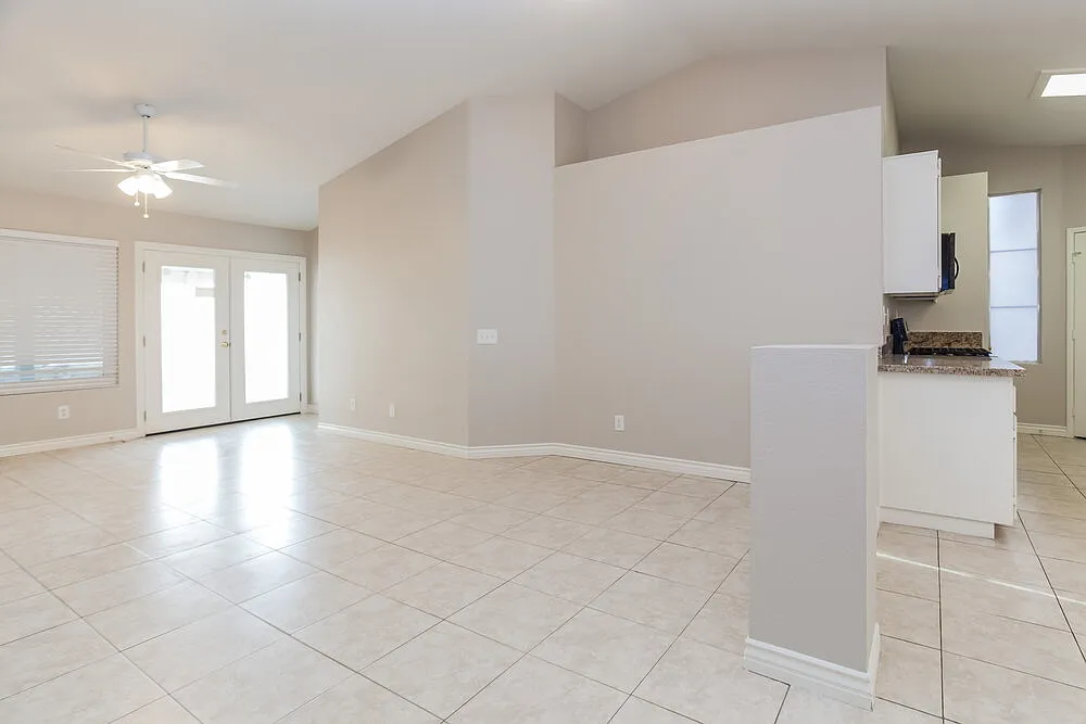3 bed, 2.0 bath, 1374 sqft, $2,030 — Photo 2