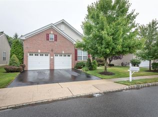 6 Garfield Ct, Columbus, NJ 08022