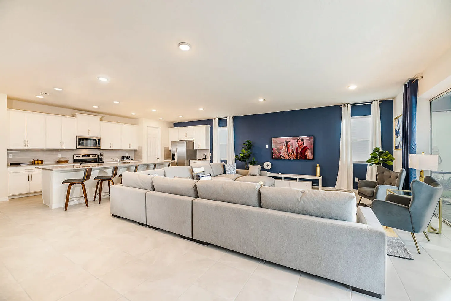 9 bed, 6.0 bath, 4370 sqft, $8,911 — Photo 4
